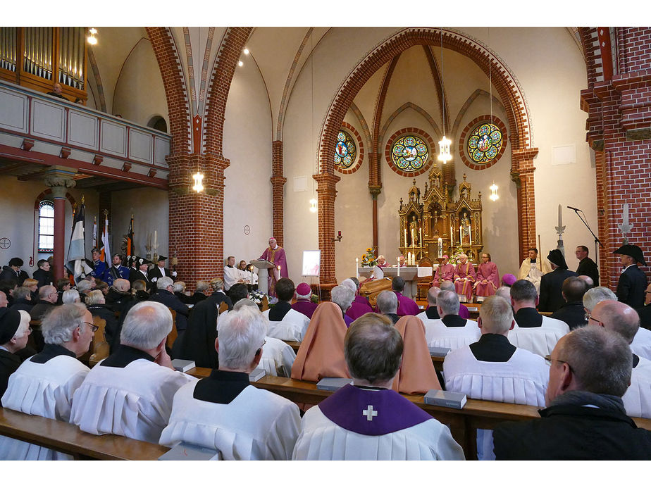 Pontifikalrequiem und Beisetzung von Weihbischof em. Johannes Kapp (Foto: Karl-Franz Thiede)